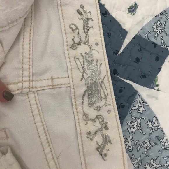 ▪️Distressed Booty Shorts▪️ - Picture 4 of 6